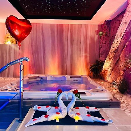 Les Secrets Rooms - Bonneval - Love Room - Spa Et Hammam Privatif 外观 照片