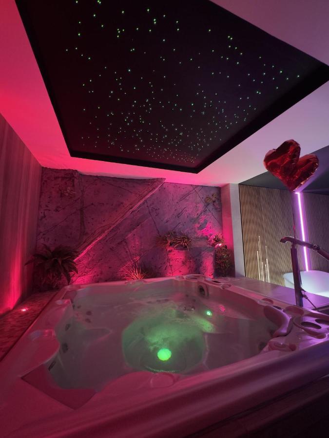 Les Secrets Rooms - Bonneval - Love Room - Spa Et Hammam Privatif 外观 照片
