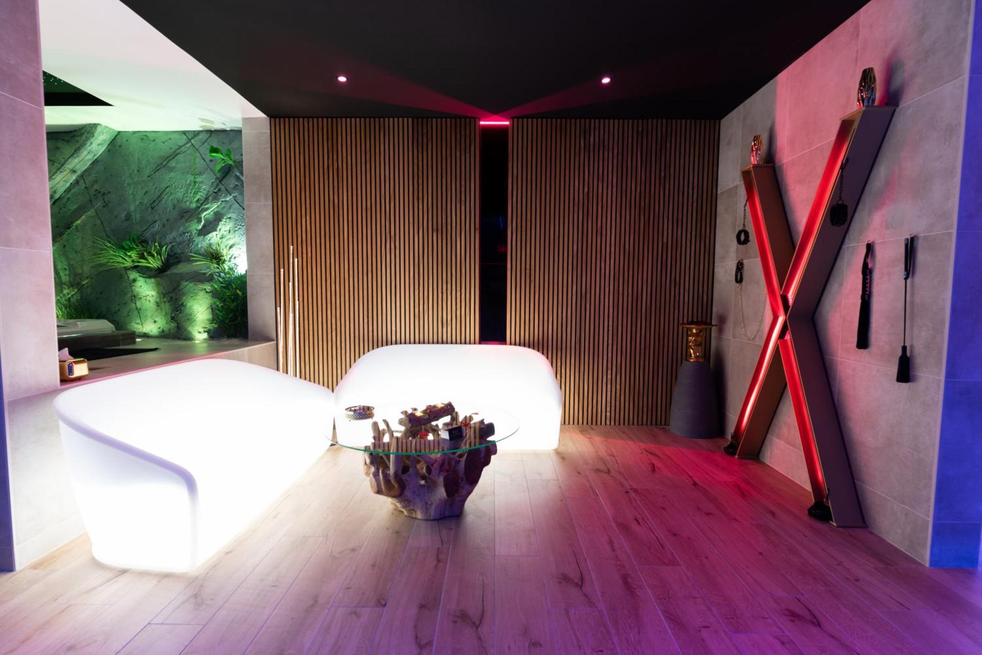 Les Secrets Rooms - Bonneval - Love Room - Spa Et Hammam Privatif 外观 照片