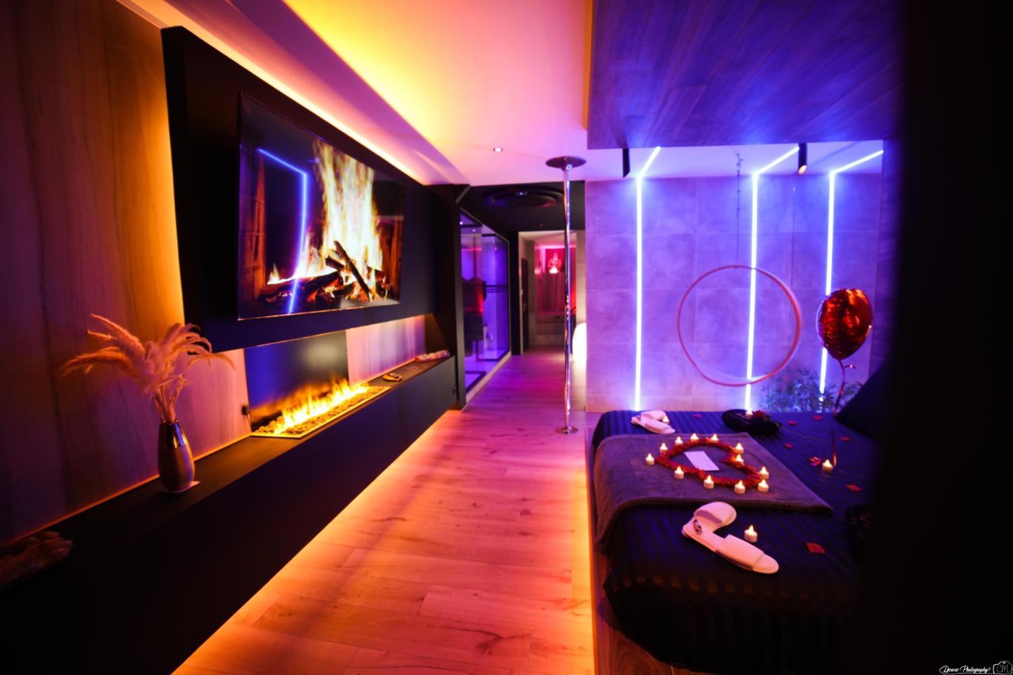 Les Secrets Rooms - Bonneval - Love Room - Spa Et Hammam Privatif 外观 照片