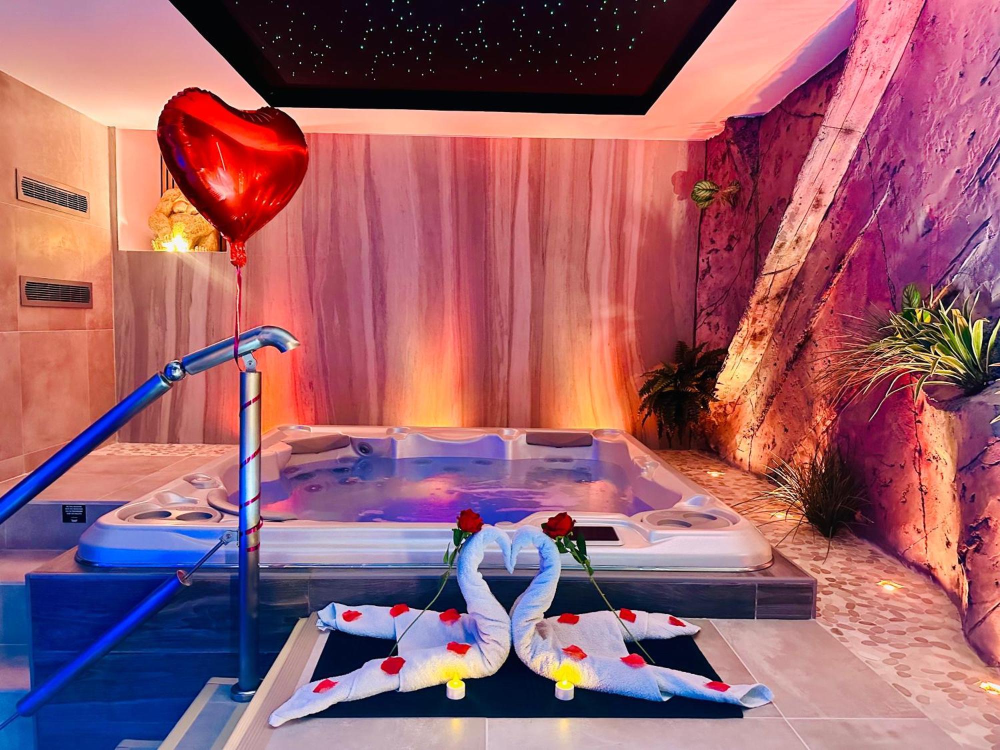 Les Secrets Rooms - Bonneval - Love Room - Spa Et Hammam Privatif 外观 照片