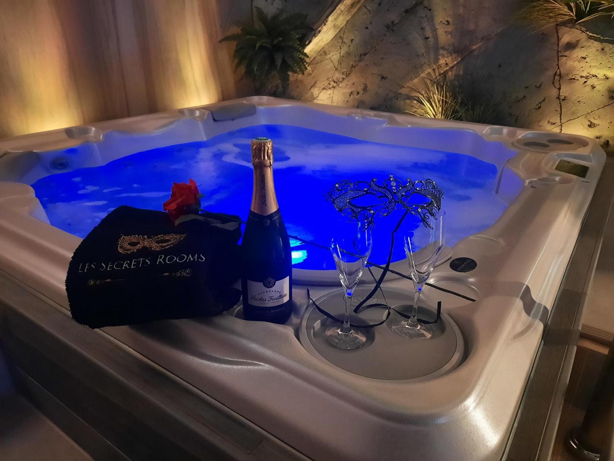 Les Secrets Rooms - Bonneval - Love Room - Spa Et Hammam Privatif 外观 照片