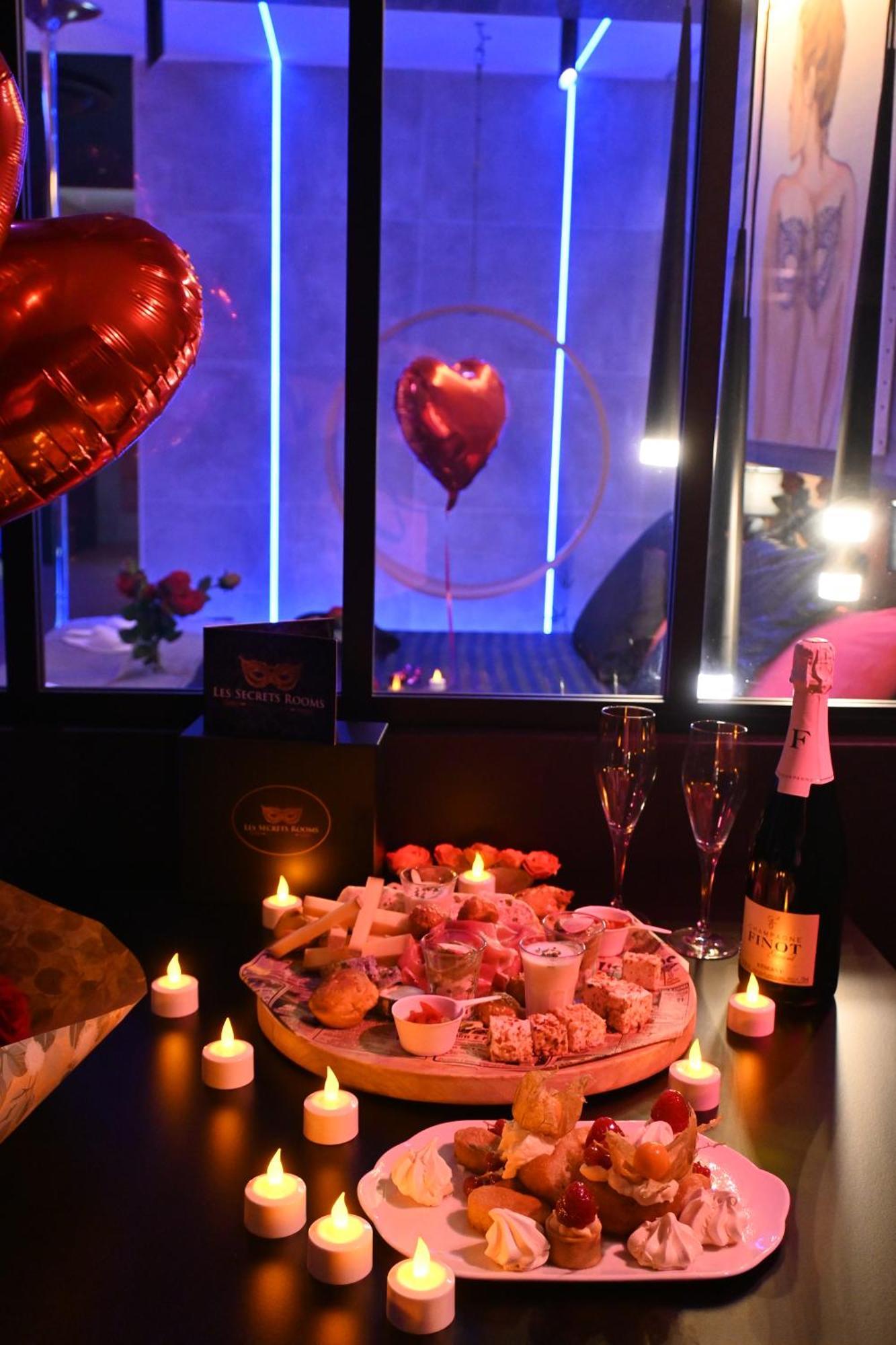 Les Secrets Rooms - Bonneval - Love Room - Spa Et Hammam Privatif 外观 照片
